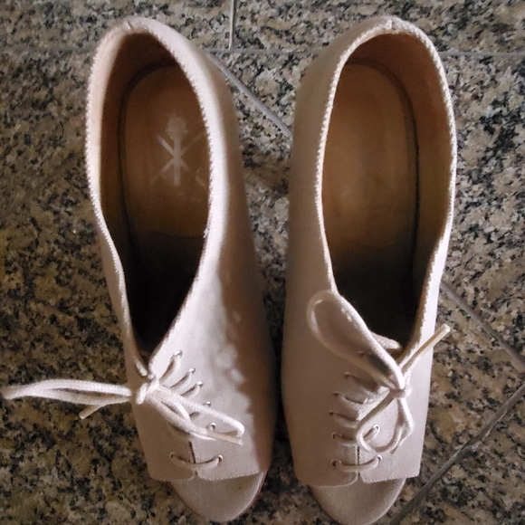 Opening ceremony lace up - Picture 3 of 4